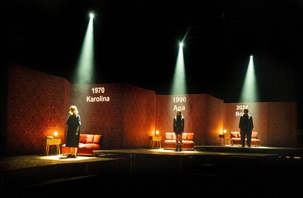 Scena iš spektaklio „Savižudybės anatomija“, režisierė Uršulė Bartoševičiūtė